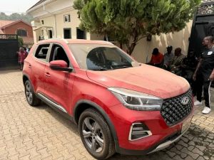 Makinde Gifts Yinka Ayefele's Staff, Komolafe Olaiya, EOB Brand New Cars IMG 20241223 WA0019 300x225