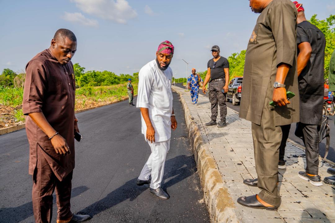 Ọ̀yọ́ Speaker Continues Working Visit To Constituency, Upgrade Health Facilities, Distributes Solar Lights IMG 20250509 WA0005
