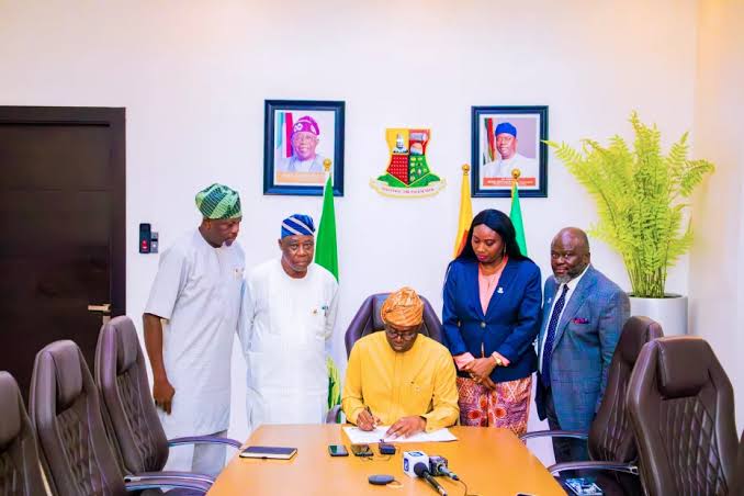 Ọ̀yọ́ Approves ₦63.4bn, ₦14bn for Gov't House, Airport Upgrade Images 2 1