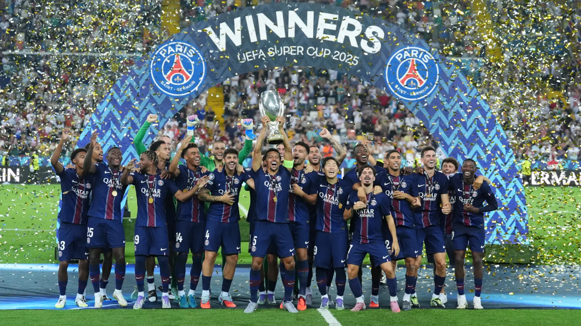 Paris Saint Germain Celebrates 2508 G 1200