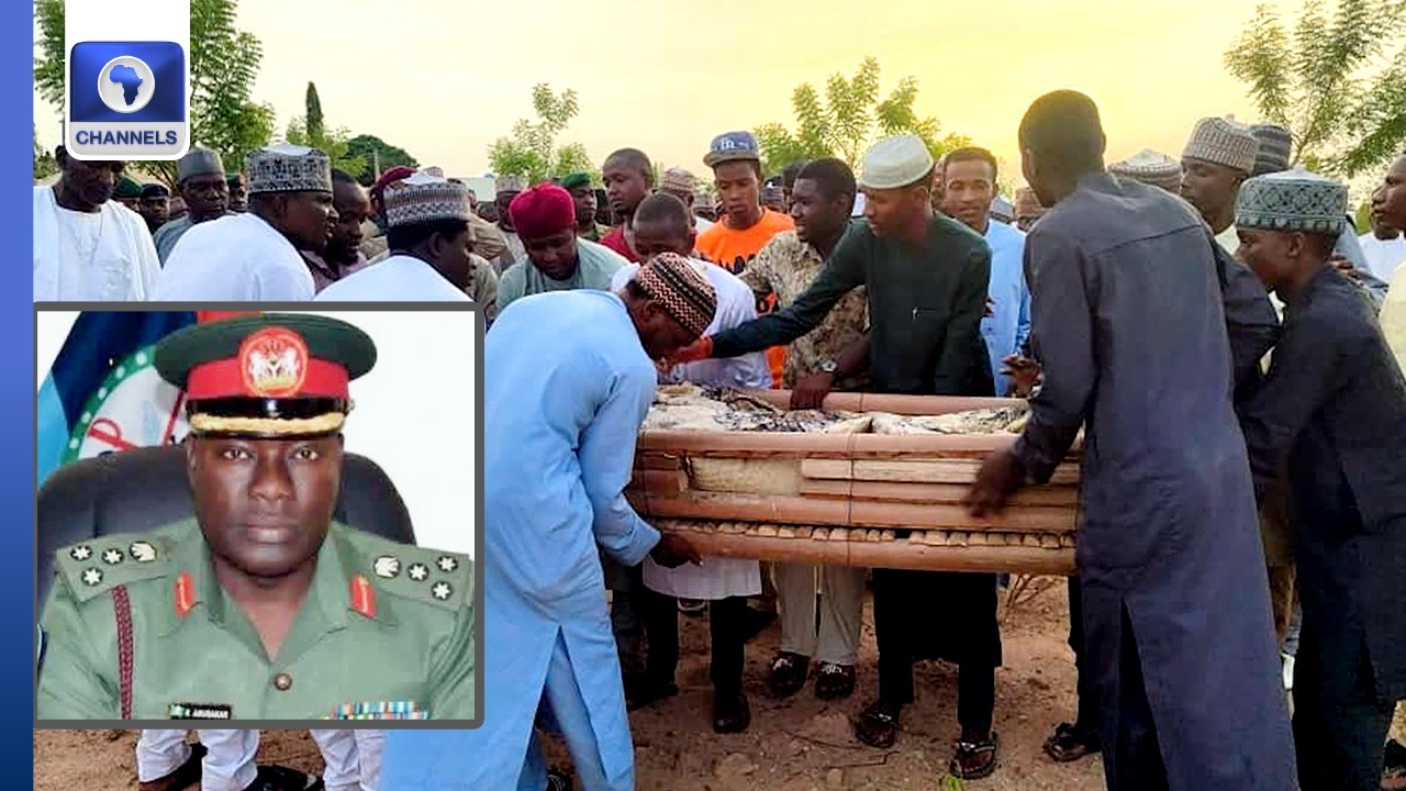 Ikọ̀ Agbésùnmọ̀mí Gbé òkú Ajagunfẹ̀yìntì Abubakar Fáwọn Ẹbí Rẹ̀ Láì Bẹ̀rù maxresdefault
